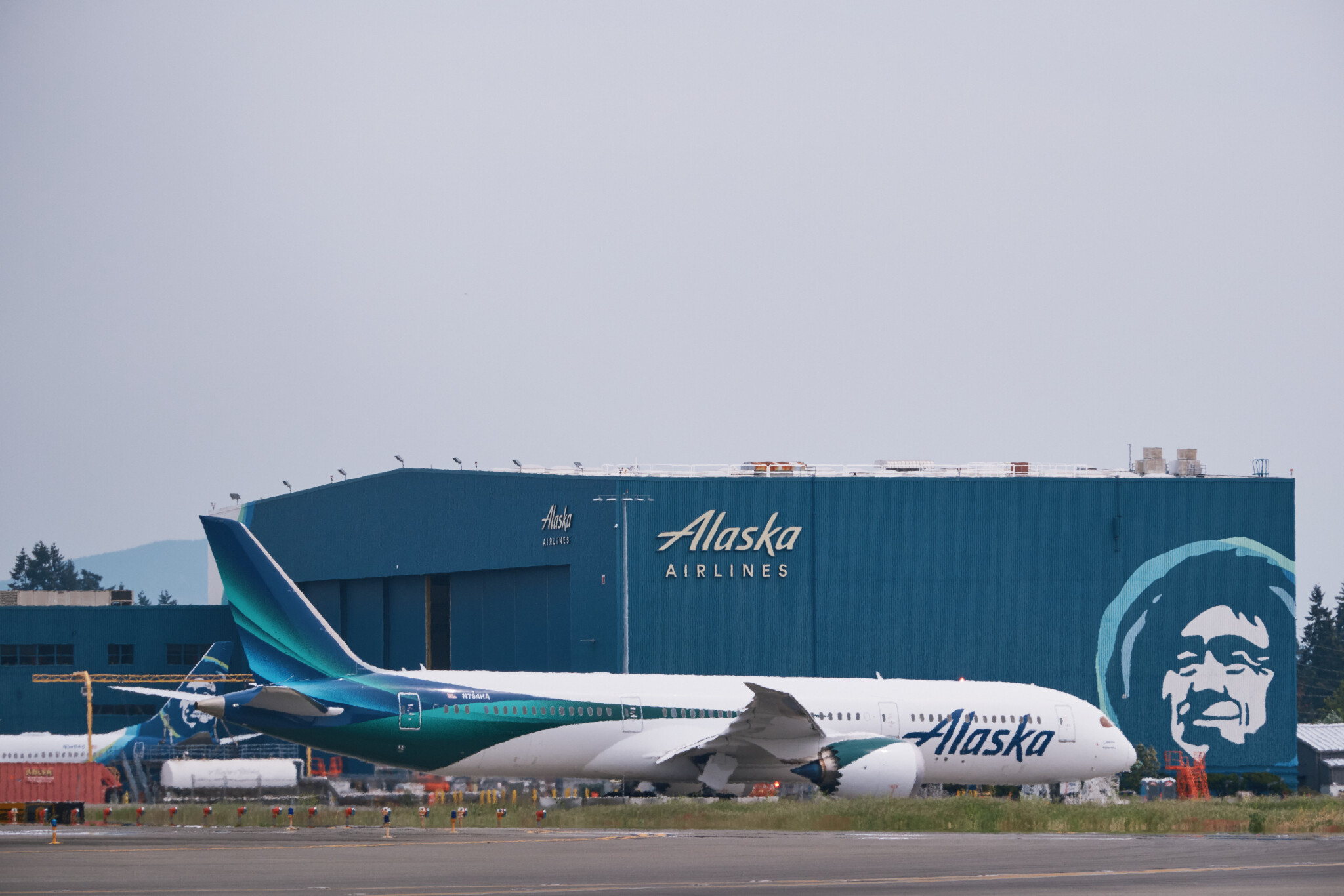 Alaska-Airlines-Boeing-787-9-Dreamliner-N784HA.jpg