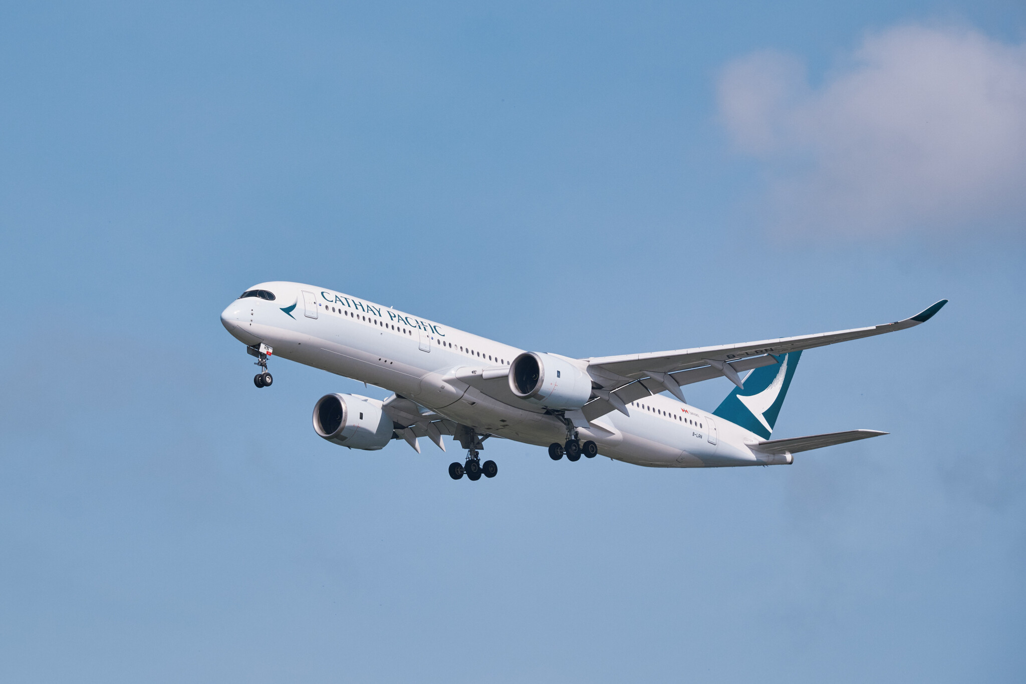 Cathay-Pacific-Airbus-A350-941-B-LRN.jpg