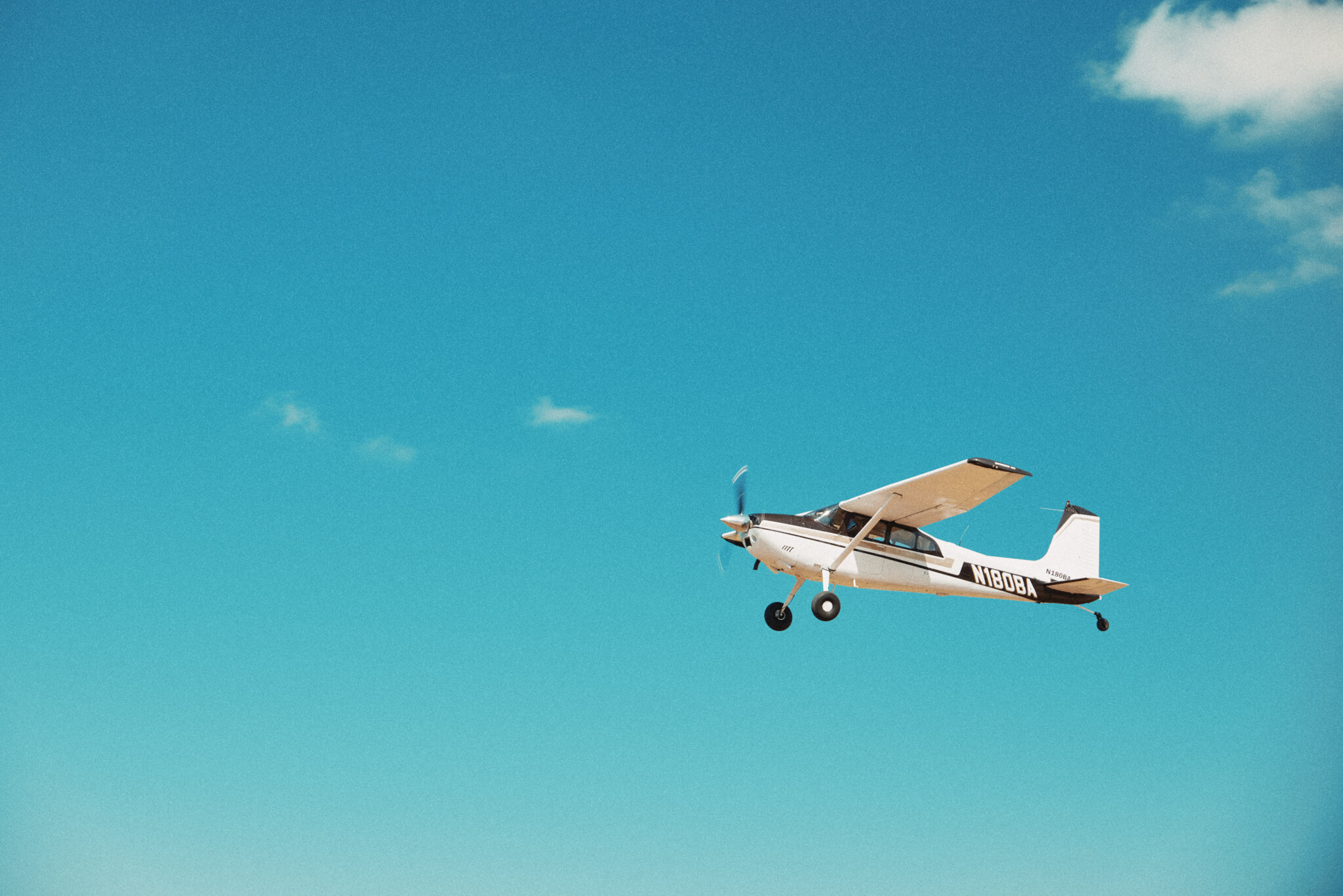 Cessna-180-Skywagon-N180BA.jpg